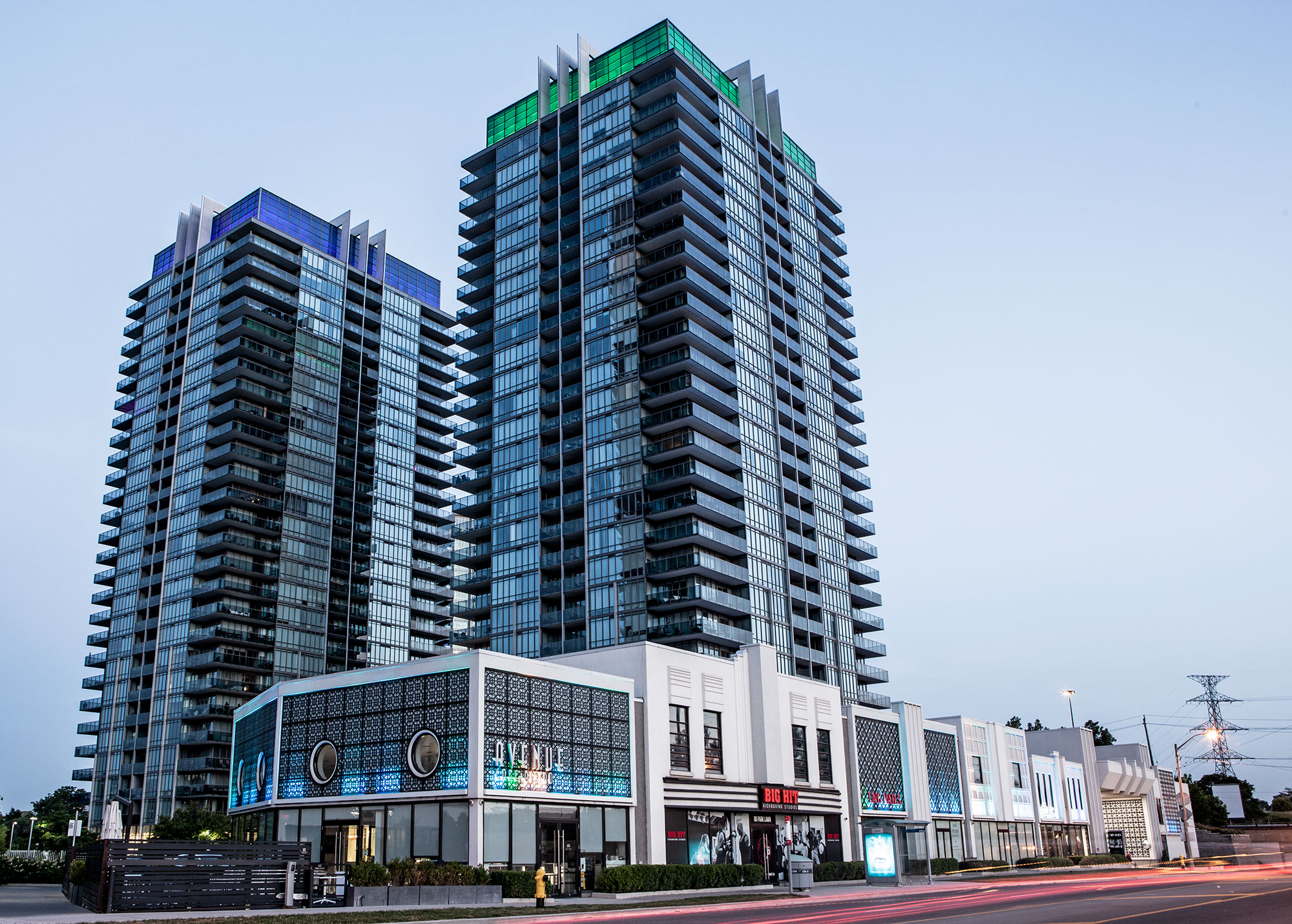 Two 27 storey condominiums, 616 suites with 3 levels of underground parking.
