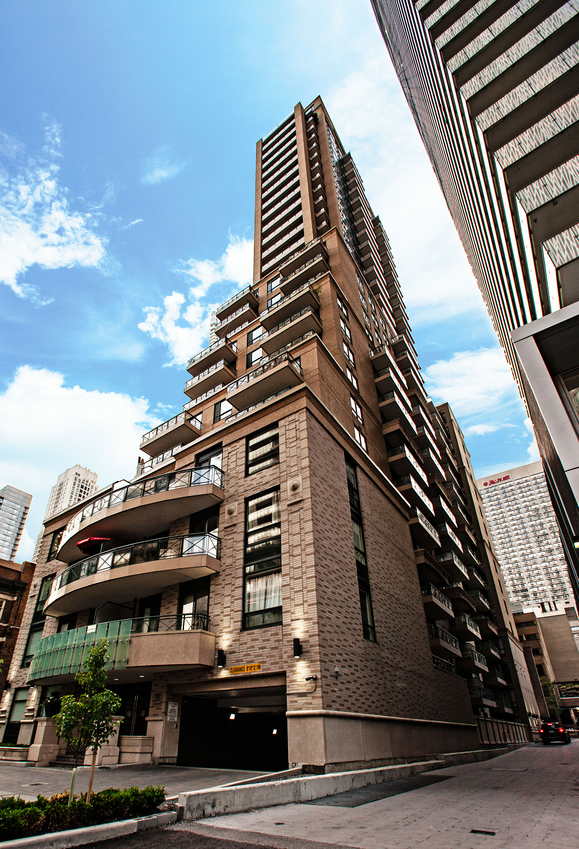 26 storey, 310 suite condominium with 4 levels of underground parking.