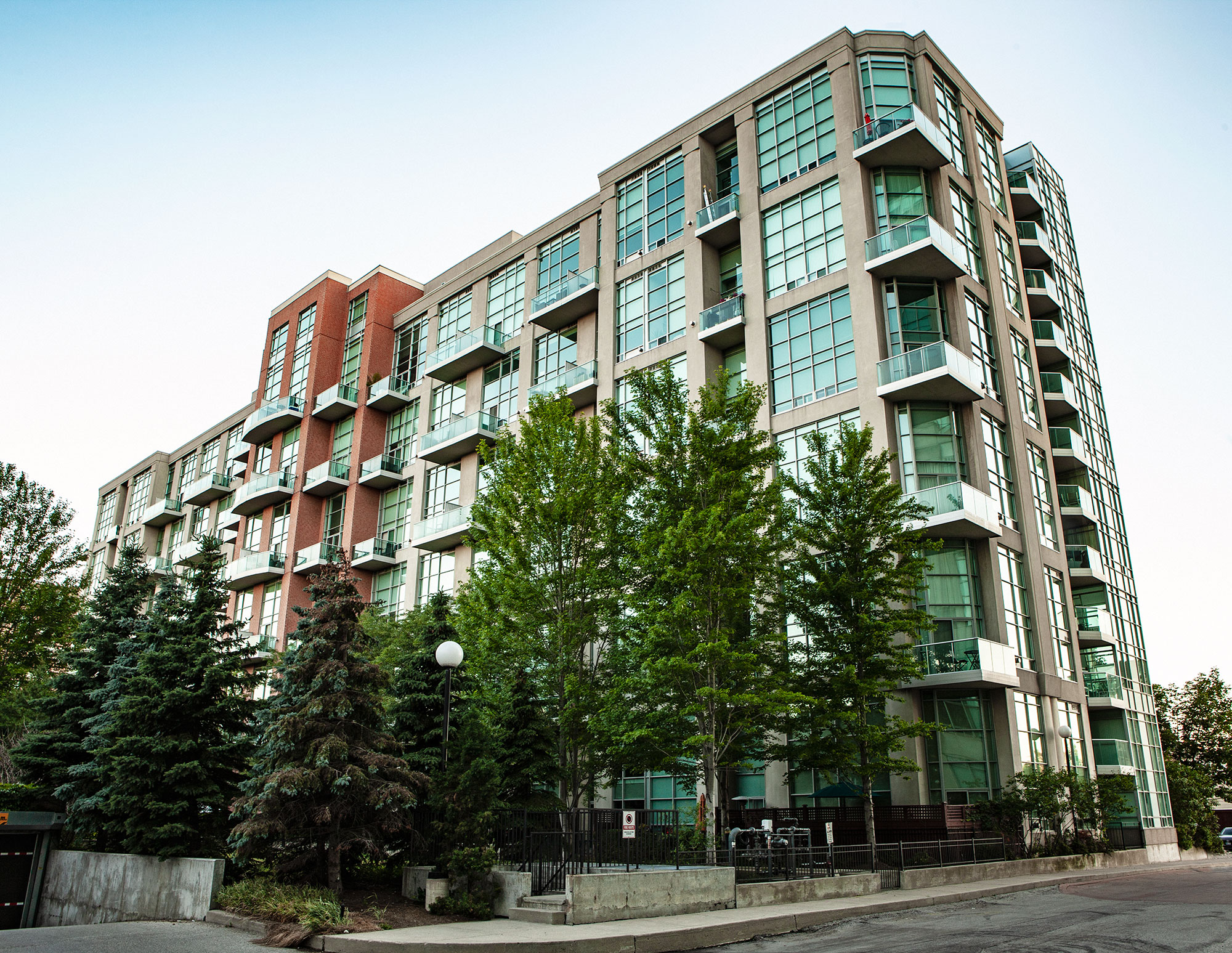 12 Storey – 207 Suite Condominium Lofts